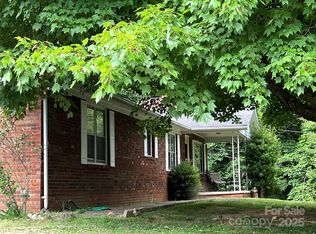 92 Mountain View Rd, Burnsville, NC 28714