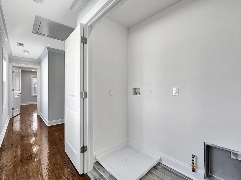 126 N 15th St #2 — Photo 9