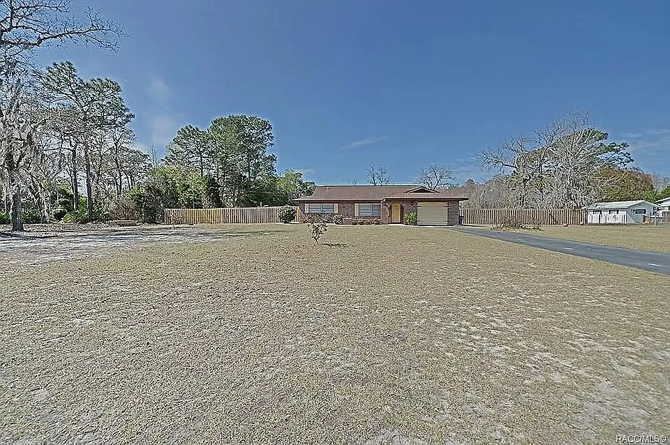 4 bed, 2318 sqft, $2,800 — Photo 2