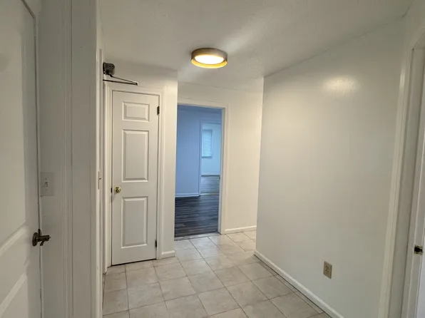 2404 Whitney Avenue - 3, 2404 Whitney Ave, Hamden, CT 06518