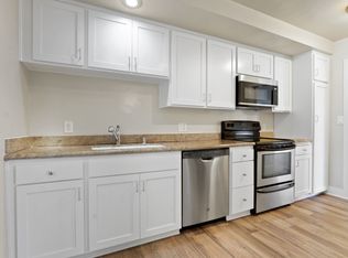 1319 Berkeley St in Santa Monica - large apartments, feels like a condo!, Santa Monica, CA 90404