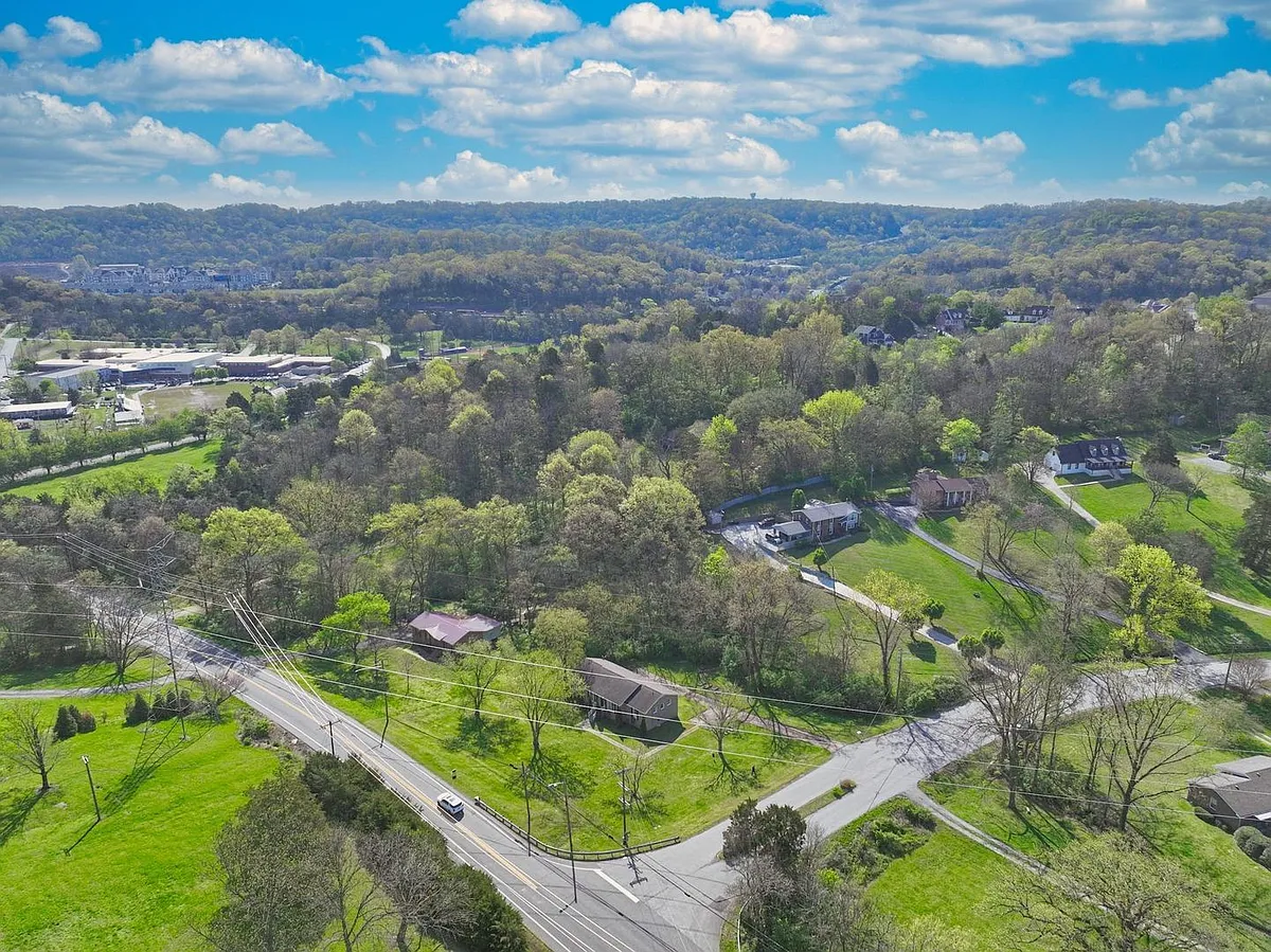 Building Photo - 7635 Charlotte Pike #A
