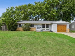 1124 12th St, De Witt, IA 52742