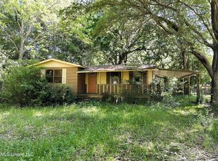 1528 Ladnier Rd, Gautier, MS 39553