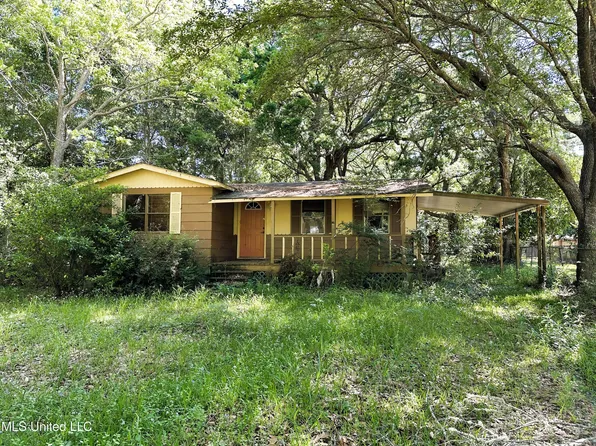 1528 Ladnier Rd, Gautier, MS 39553