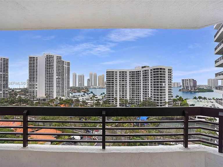 3500 Mystic Pointe Dr #1206 — Photo 73