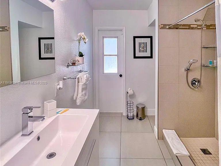 4420 NW 30th Ct — Photo 36