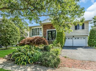 3005 Lonni Ln, Merrick, NY 11566