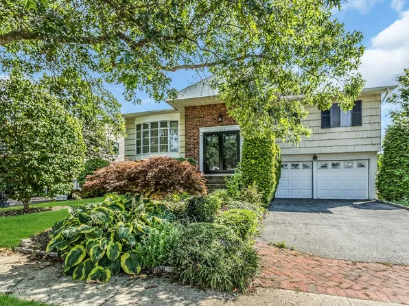 3005 Lonni Lane, Merrick, NY 11566