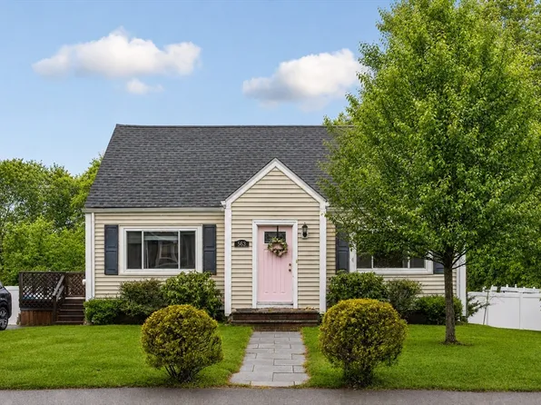 563 Pine St, Weymouth, MA 02190
