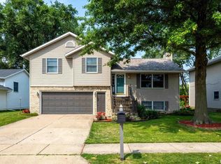 6414 Silver Creek Dr, Davenport, IA 52806