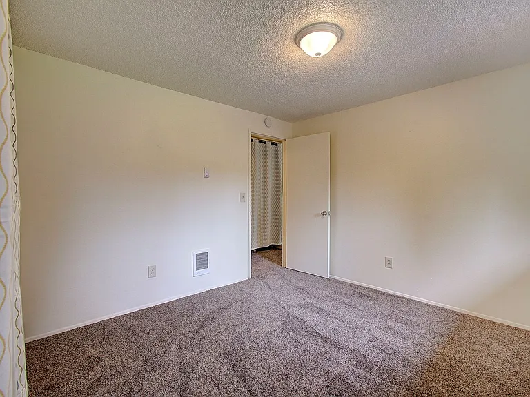 10509-10523 NE 10th St — Photo 16