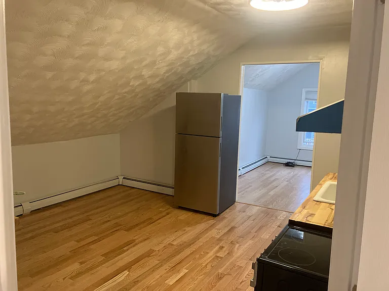 142 W Clifford St #3 — Photo 9