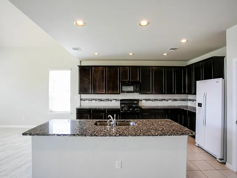 8049 Arezzo Dr — Photo 10