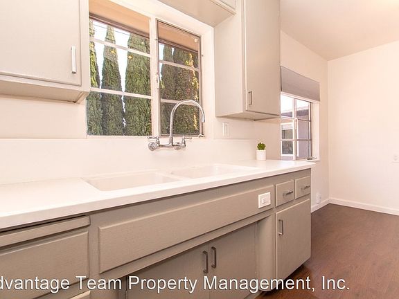 2nd image of 3010 Jarvis St