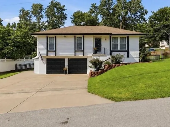 4744 NE 38th St, Kansas City, MO 64117