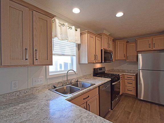 5th image of 129 Farnsworth Dr