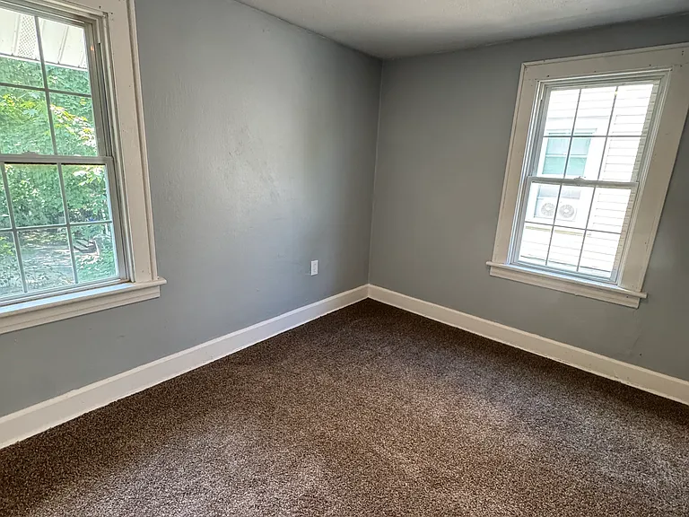 910 Whittier Ave — Photo 13