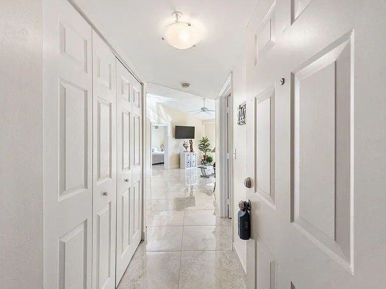 1100 Crestwood Ct S #1110 — Photo 7