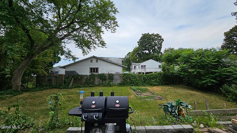 5th image of 36 Peck Avenue