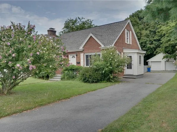 34 John Duggan Rd, Tiverton, RI 02878