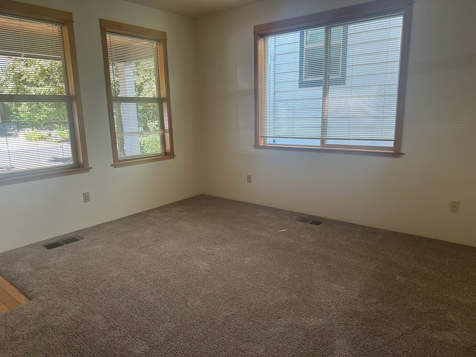 3 bed, 2.5 bath, 1812 sqft, $2,500 — Photo 3