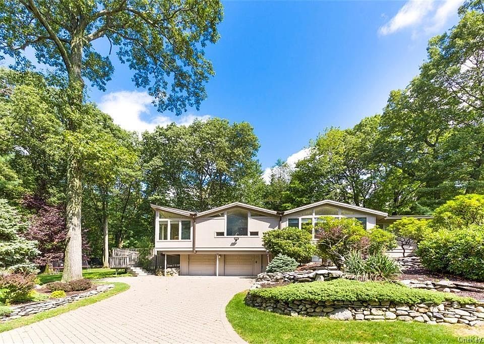 1st image of 23 Halley Dr
