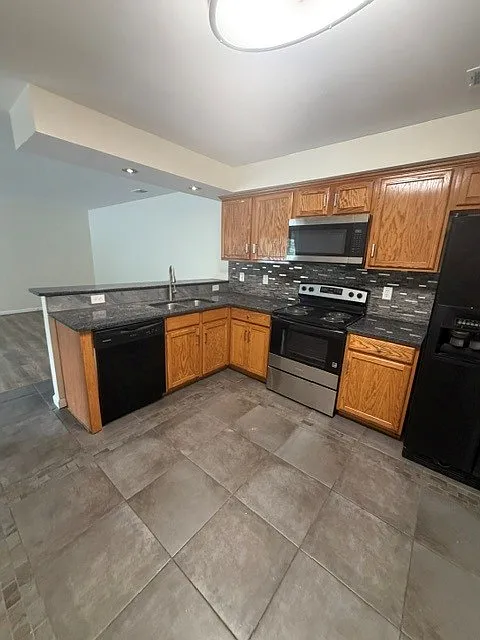 3 bed, 1164 sqft, $2,400 — Photo 4
