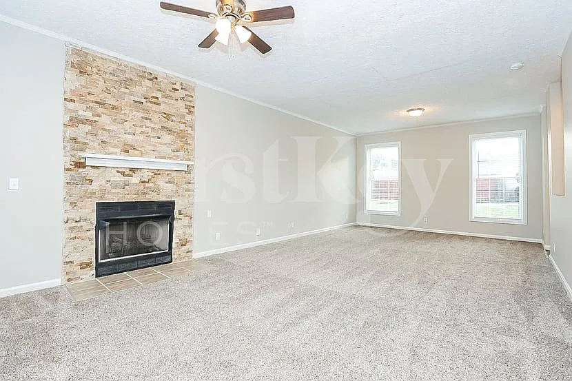 3 bed, 2.5 bath, 2028 sqft, $2,765 — Photo 3