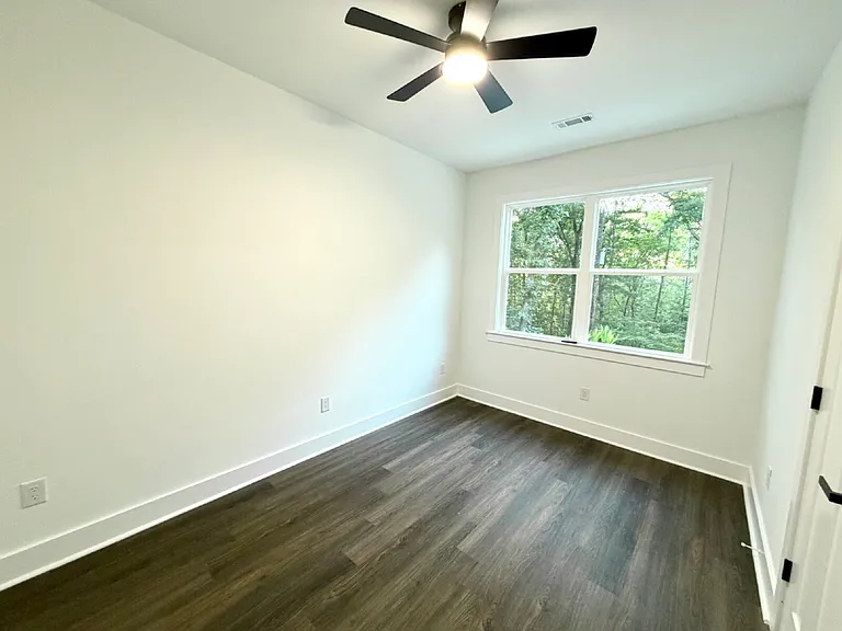 306 Hickory Trl — Photo 12