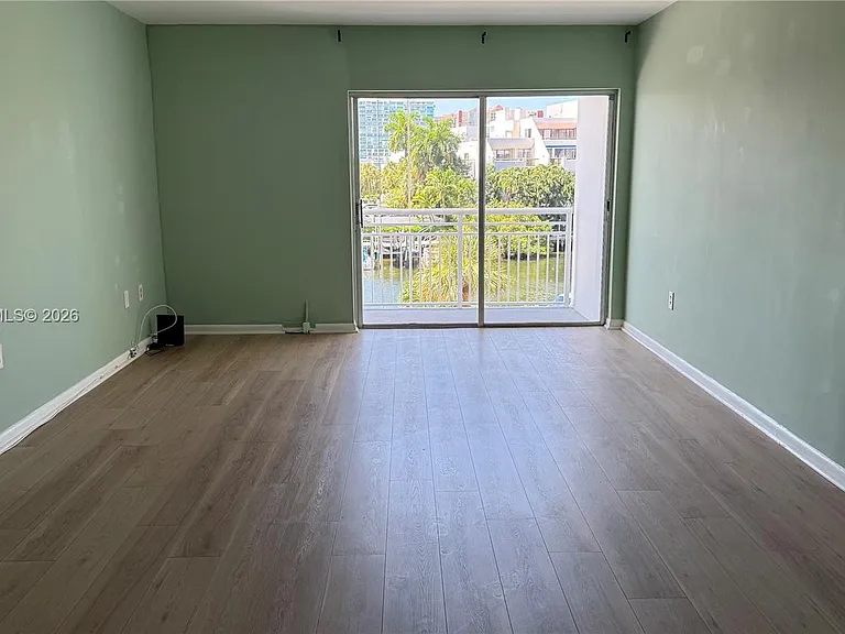 400 Kings Point Dr #316 — Photo 11