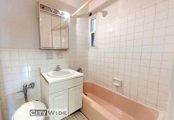 4th image of 416 E 81st St #4F