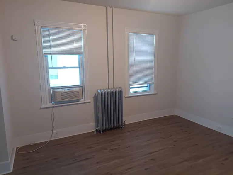624 E Broad St — Photo 7