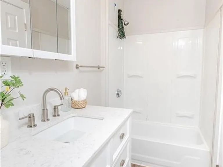 71 Lyon St #2 — Photo 3
