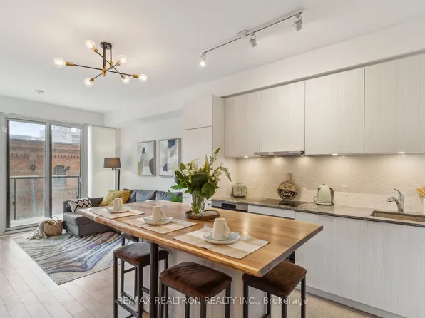158 Front St E #325, Toronto, ON M5A 0K9