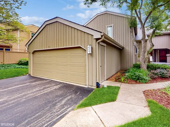 910 Oak Hill Rd APT C, Lake Barrington, IL 60010