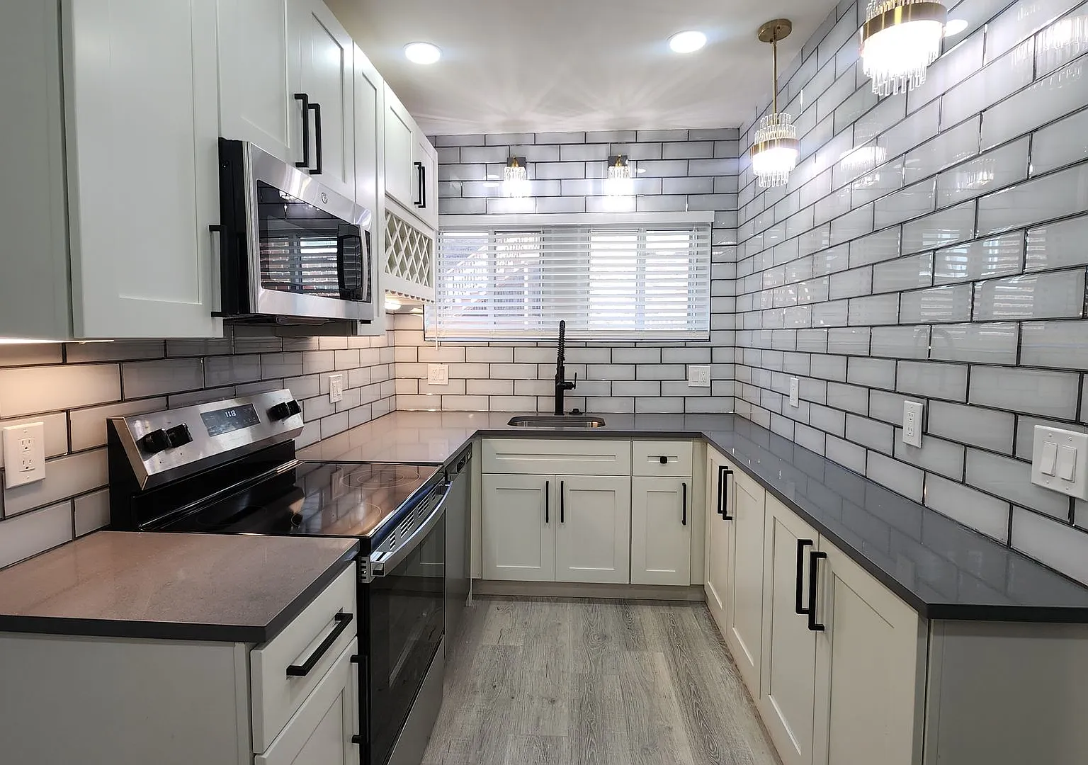 7556-7560 Byron Pl — Photo 4