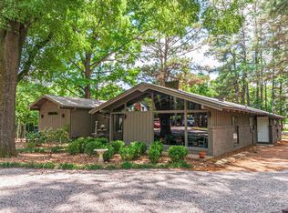 989 E Poplar Ave, Selmer, TN 38375