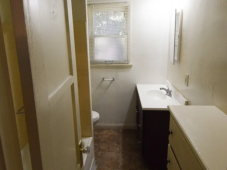 807 W. 30th St. — Photo 28