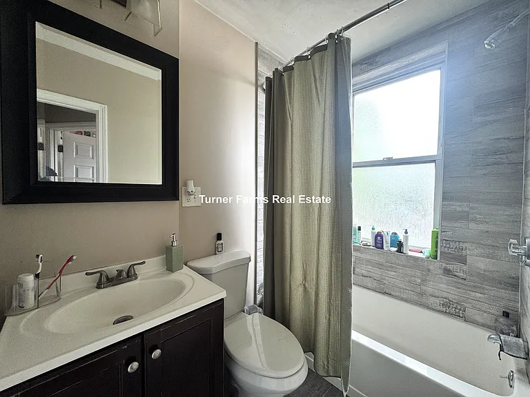 241 Maverick St — Photo 6