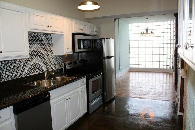 Studio, 1100 sqft, $975 — Photo 2