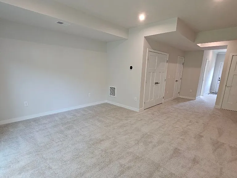 303 Golan Cir #B — Photo 32