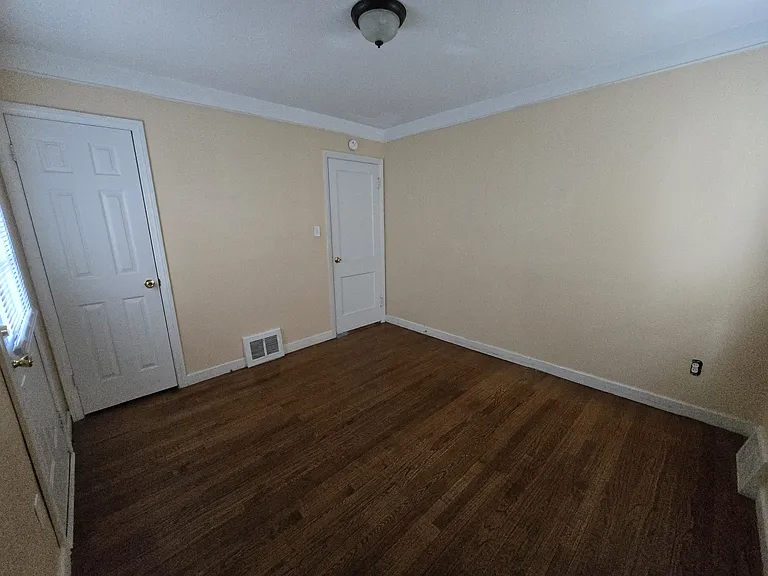 21227 Panama St — Photo 3