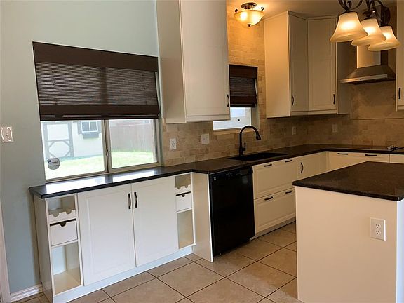 3rd image of 3413 Palmtree Dr