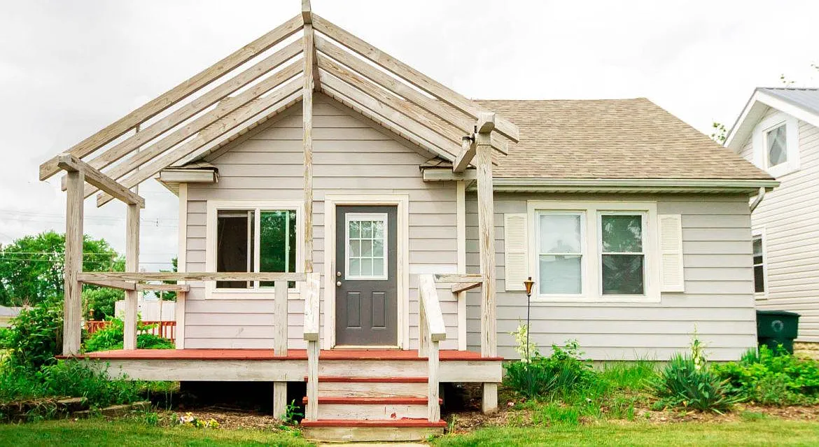 3 bed, 880 sqft, $1,200 — Photo 1