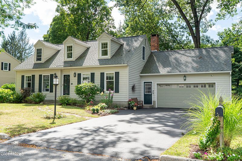 2nd image of 11 Wedgewood Drive