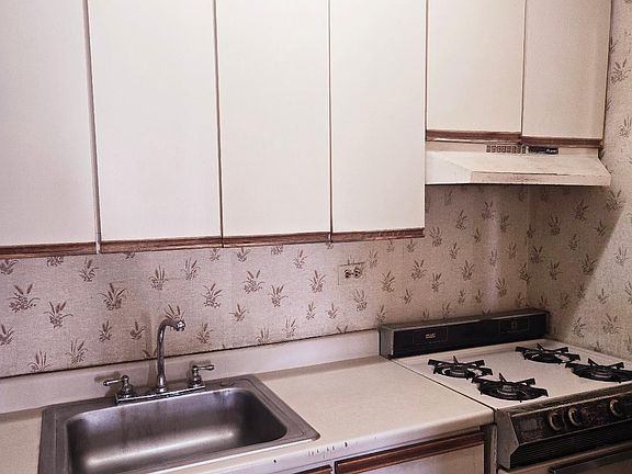 5th image of 16420 Highland Ave APT 8F