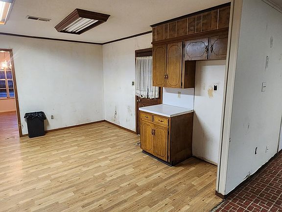 5th image of 504 Newcomb Dr
