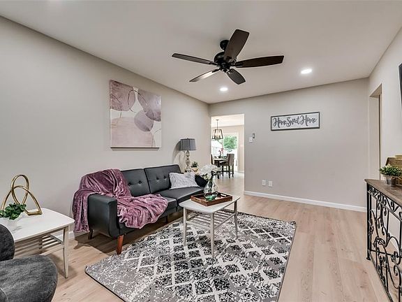 3rd image of 802 Caladium Dr