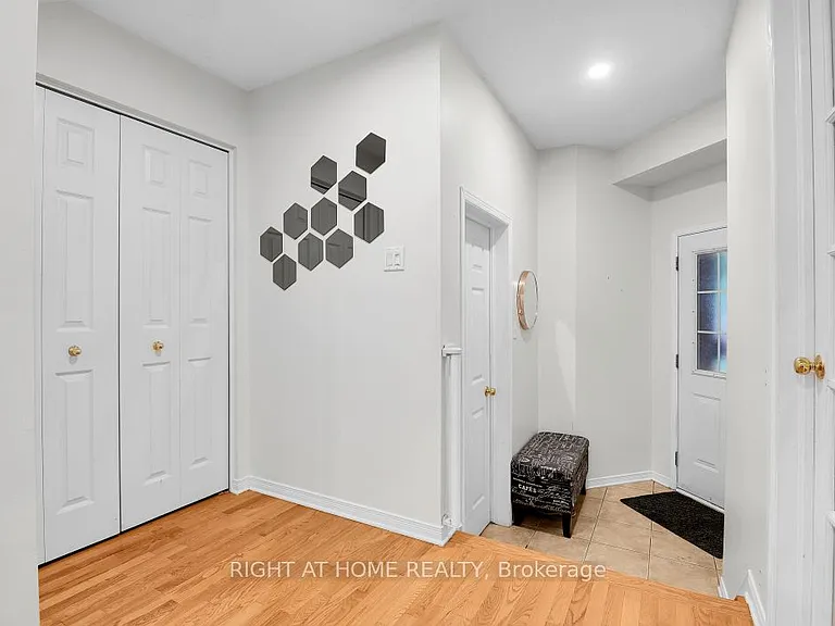 47 Tobermory Cres — Photo 4